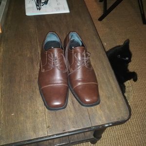 Men's dress shoes- nearly perfect condition